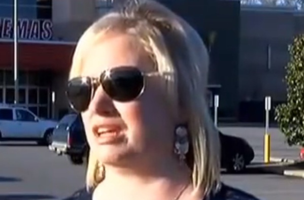 L'attitude inadmissible de ces filles engendre la fureur de leur mère.