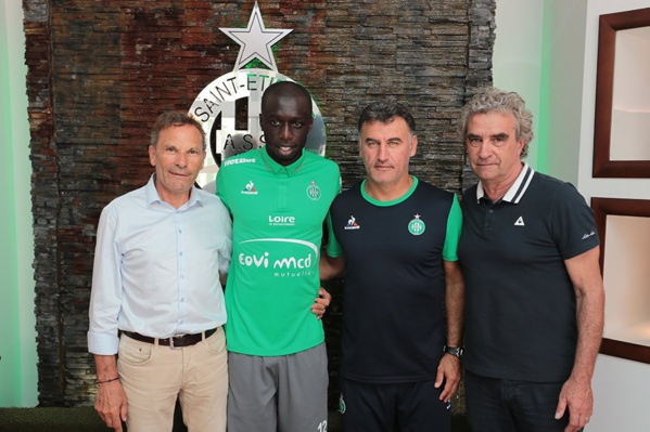 Cheikh Mbengue signe à l'As Saint-Etienne Cheikh Mbengue signe à l'As Saint-Etienne