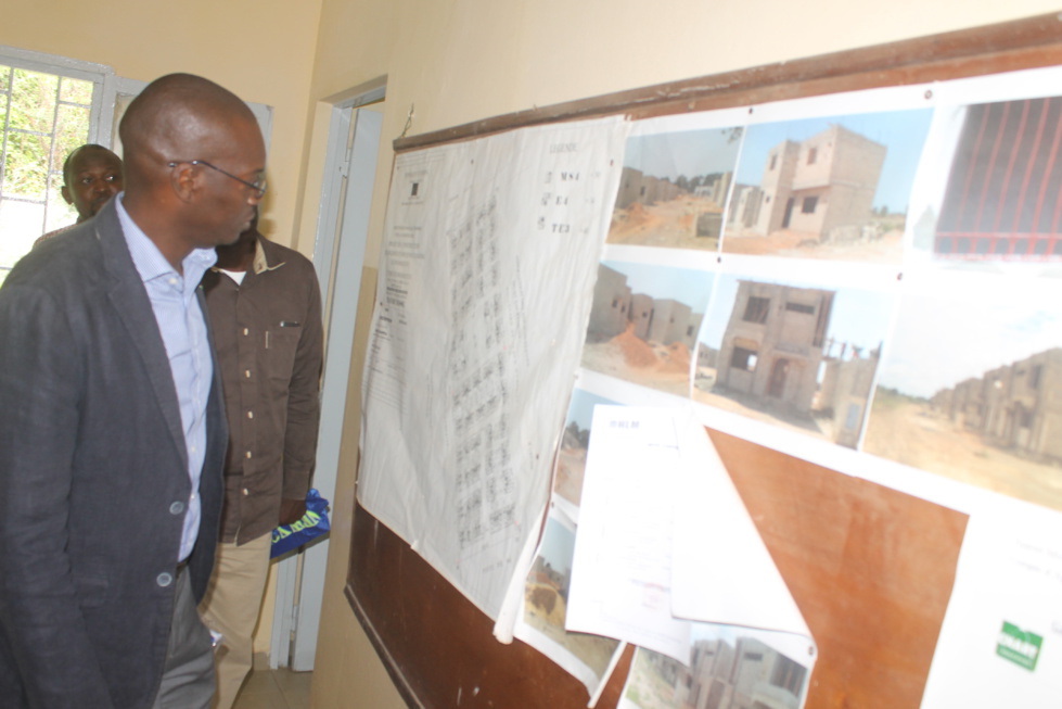 En images la visite de chantier du Directeur général de la Sn Hlm à Ziguinchor
