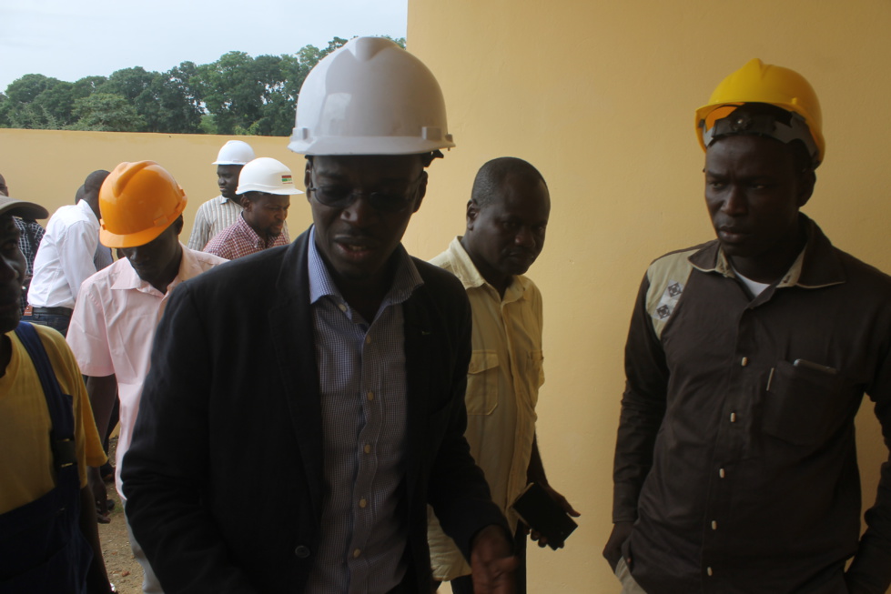 En images la visite de chantier du Directeur général de la Sn Hlm à Ziguinchor