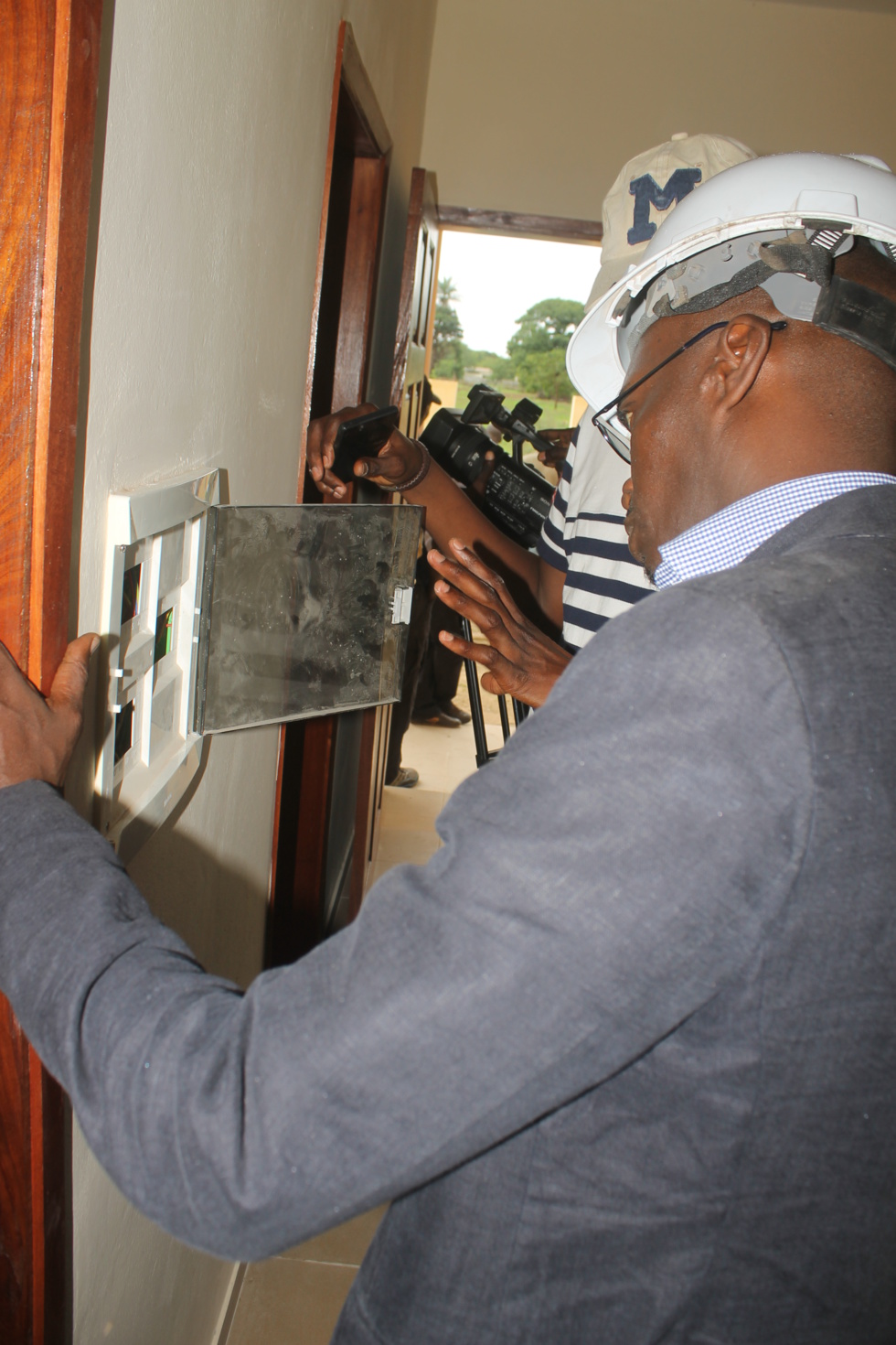 En images la visite de chantier du Directeur général de la Sn Hlm à Ziguinchor