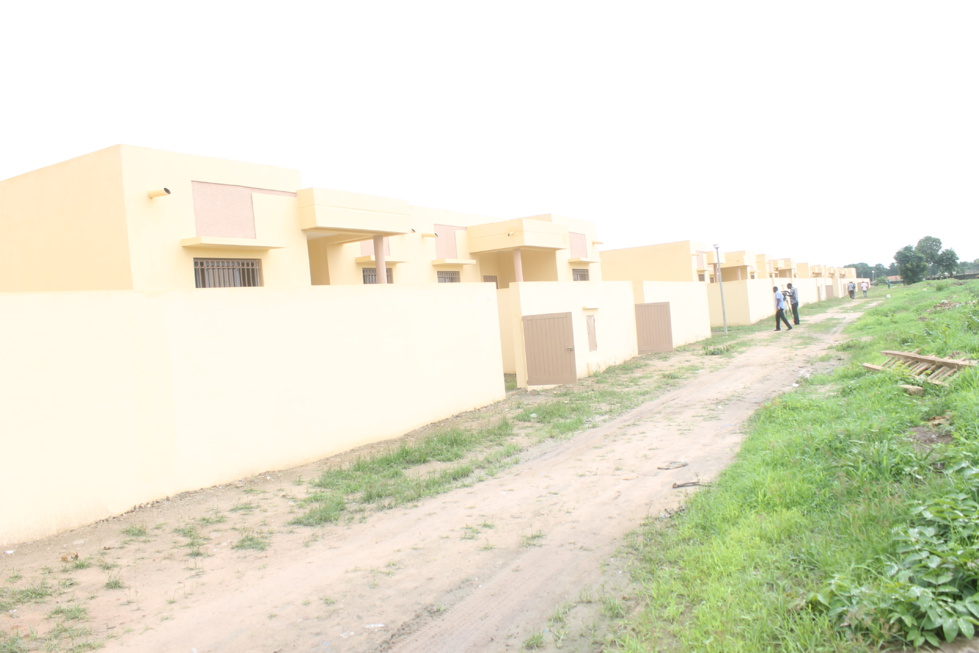 En images la visite de chantier du Directeur général de la Sn Hlm à Ziguinchor