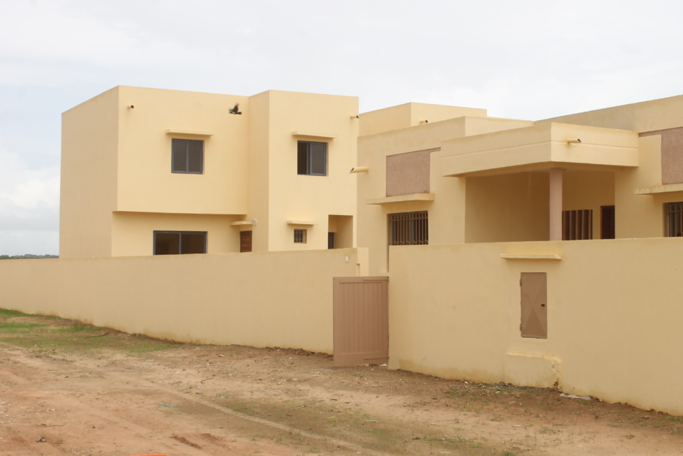 En images la visite de chantier du Directeur général de la Sn Hlm à Ziguinchor