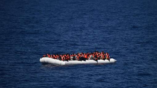 Italie: plus de 1.000 migrants secourus en Méditerranée, 17 corps retrouvés