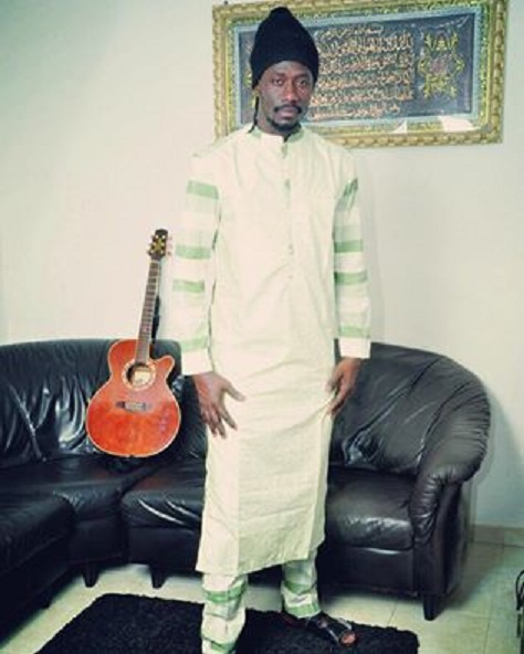 Carlou D en mode Baye Fall 