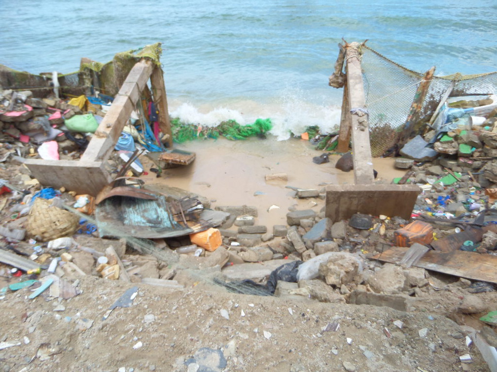 Découvrez les incroyables dégâts causés par l’avancée de la mer à  saint Louis