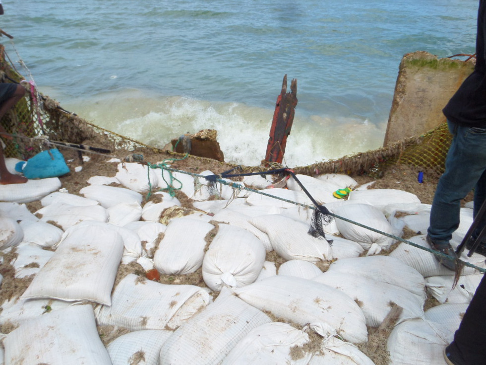 Découvrez les incroyables dégâts causés par l’avancée de la mer à  saint Louis
