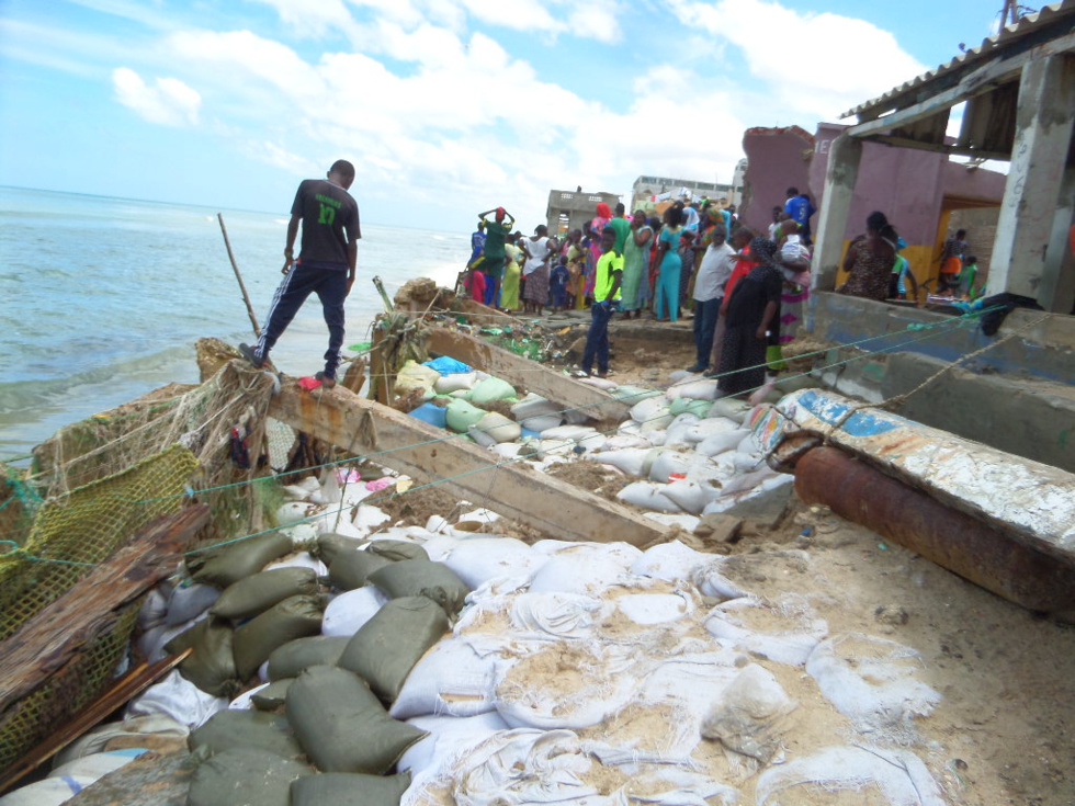 Découvrez les incroyables dégâts causés par l’avancée de la mer à  saint Louis
