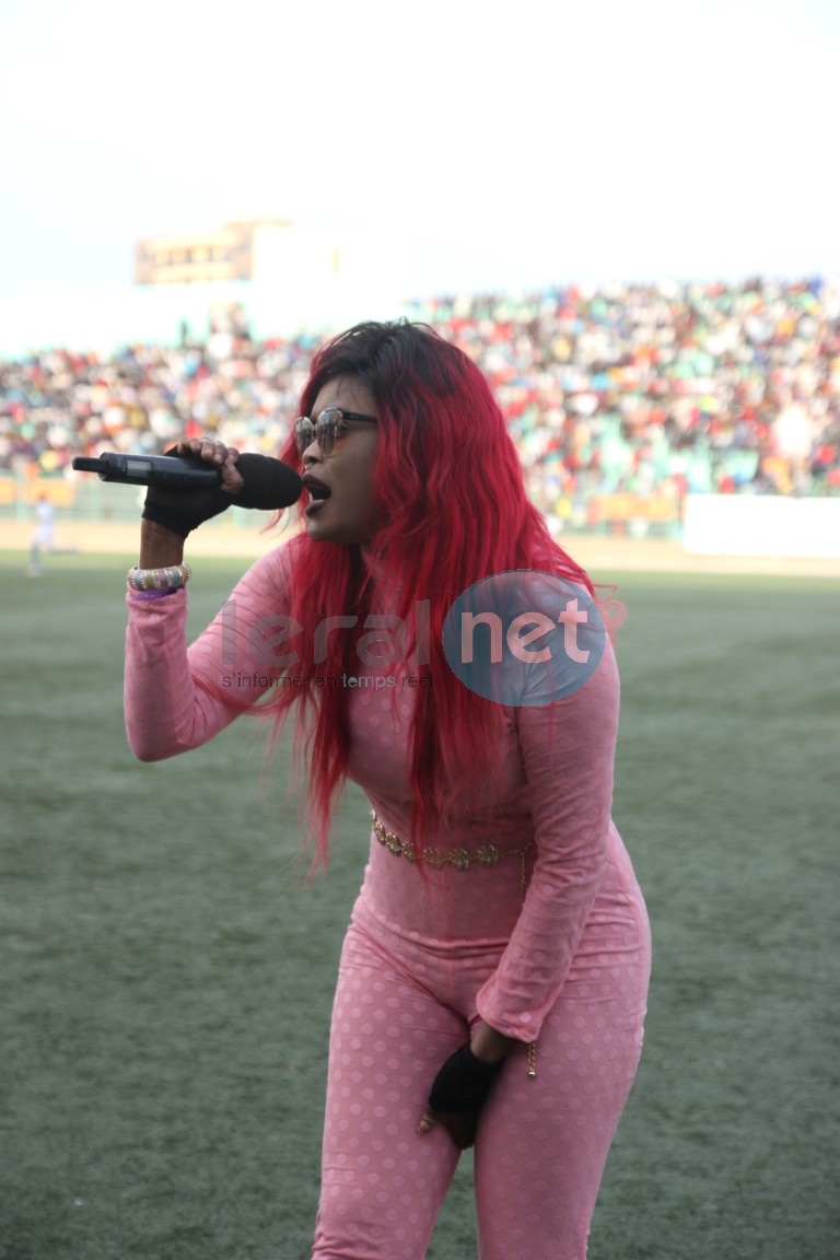 Vidéo- Une tenue sexy de Deesse Major à Demba Diop. Regardez