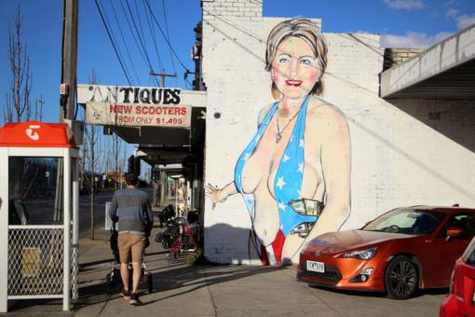 Un dessin sexy d'Hillary Clinton recouvert d'un niqab