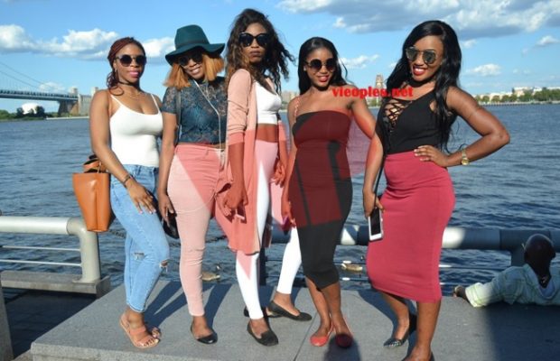 PHOTOS - Quand la fille de Aby Ndour, Binou joue la star en compagnie de sa bande