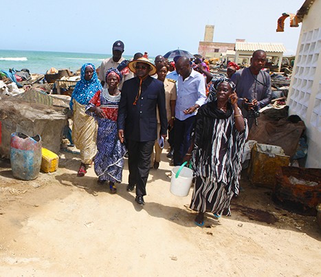 Saint-Louis : Grosse panique lors de la visite du ministre Oumar Guèye au quai de pêche de Guet-Ndar (Vidéo)
