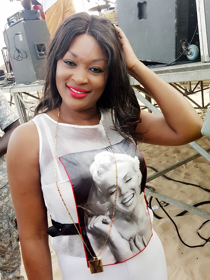 (Photos) - Le look séduisant de Titi à la plage Bceao