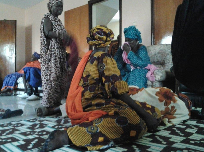 Décès de Mbaye Jacques Diop : tristesse et consternation au domicile du défunt à Rufisque (IMAGES)