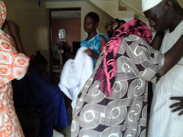 Décès de Mbaye Jacques Diop : tristesse et consternation au domicile du défunt à Rufisque (IMAGES)