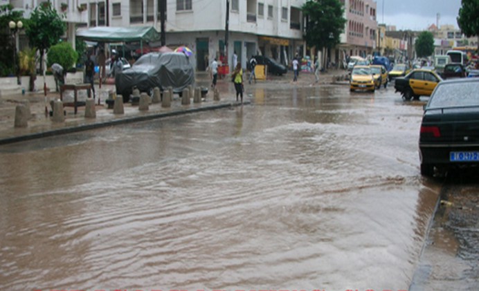 Pluie avec orage à Dakar : Tabaski pluvieuse et les rues devenues impraticables