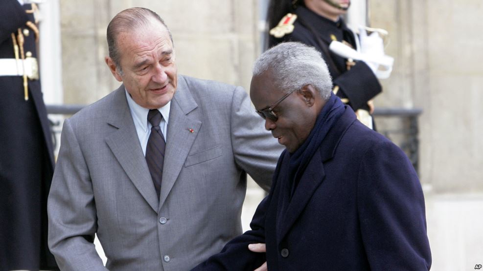 L'ex-président français Jacques Chirac hospitalisé pour une infection pulmonaire