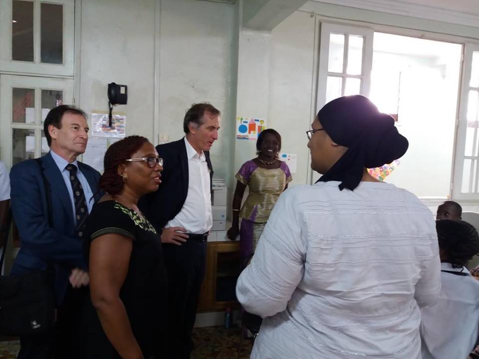 L’ambassadeur de France a visité l’Institution Sainte jeanne d’Arc, « établissement historique » de Dakar, fondé en 1924 par les sœurs de la congrégation Saint Joseph de Cluny.
