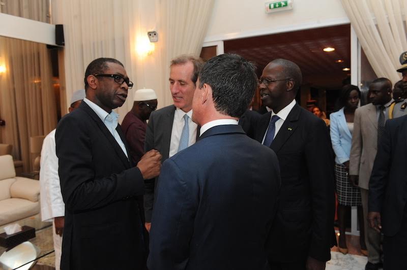 Youssou Ndour et le Premier Ministre Français Manuel Valls, vieux amis, que se sont-ils dit?