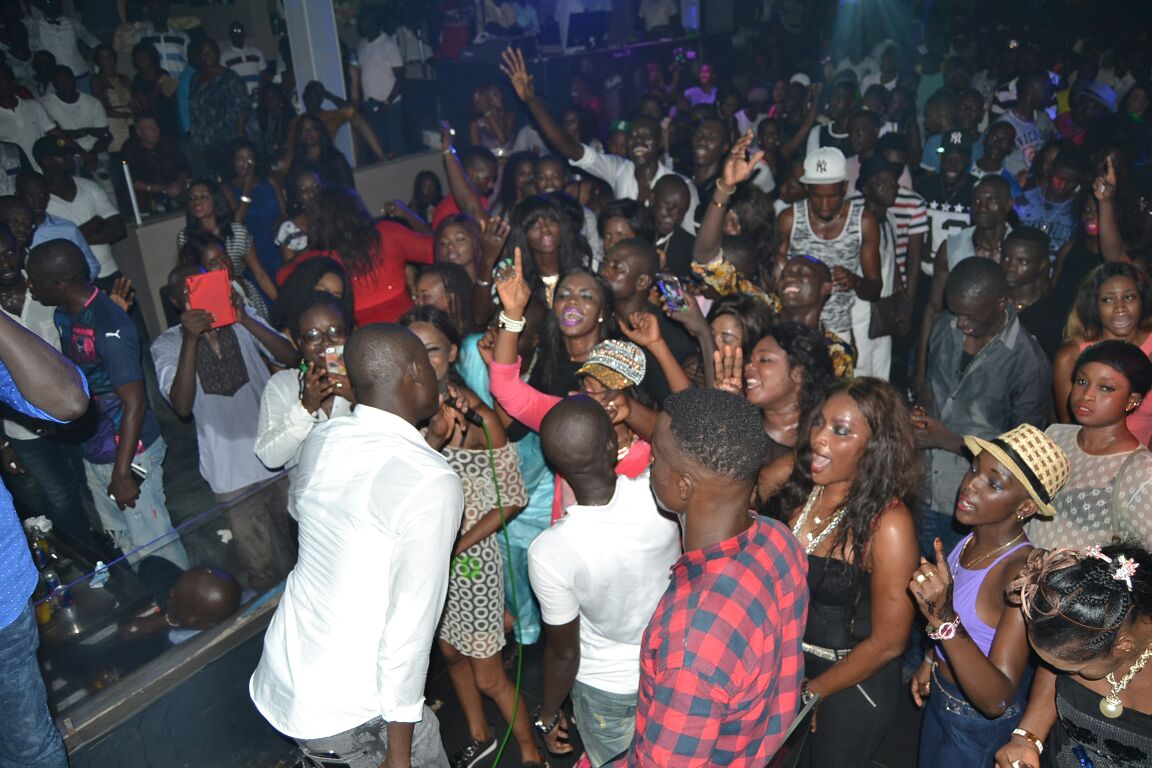 Photos : Pape Diouf a chauffé le Bloowy lors de la soirée de New African Production