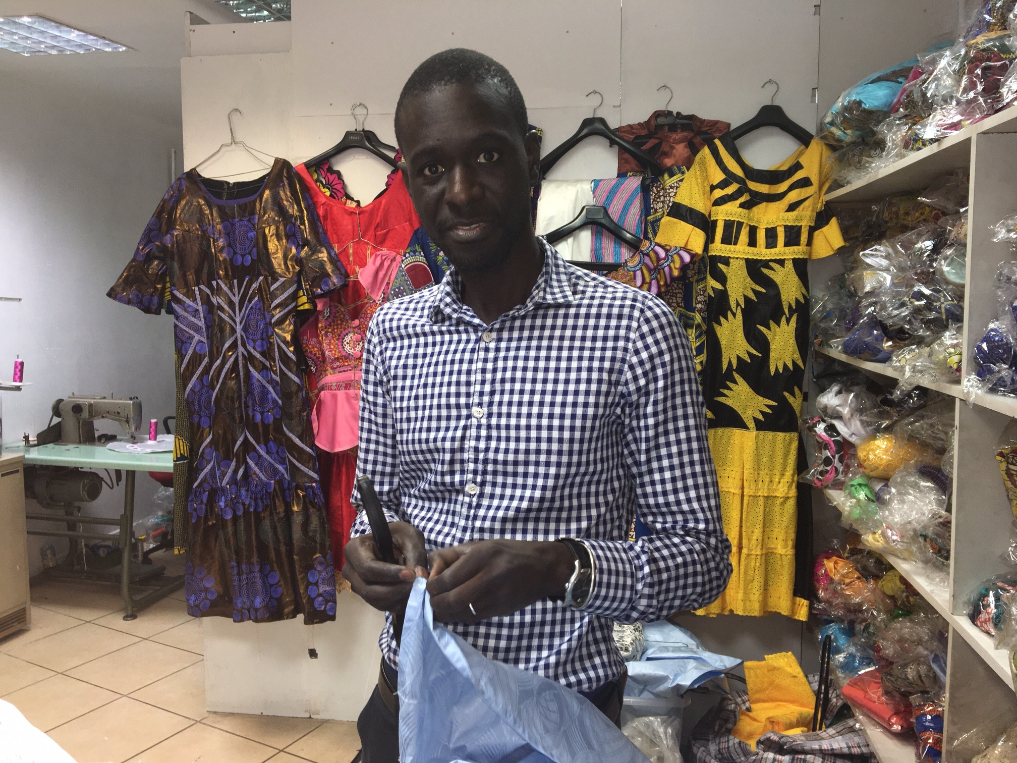Khar Fashion à Barbès : Chez Khadim Seck, optez pour des coupes afro-européennes