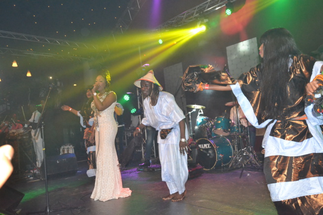 Titi la lionne de la musique Sénégalaise réussit son pari au Dock Haussman de Paris avec Africa Rythme. Regardez