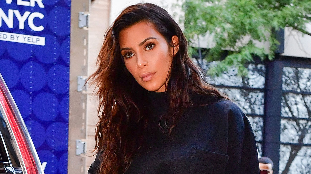 Kim Carda Kim Kardashian : quelques heures après son agression, elle a quitté ...