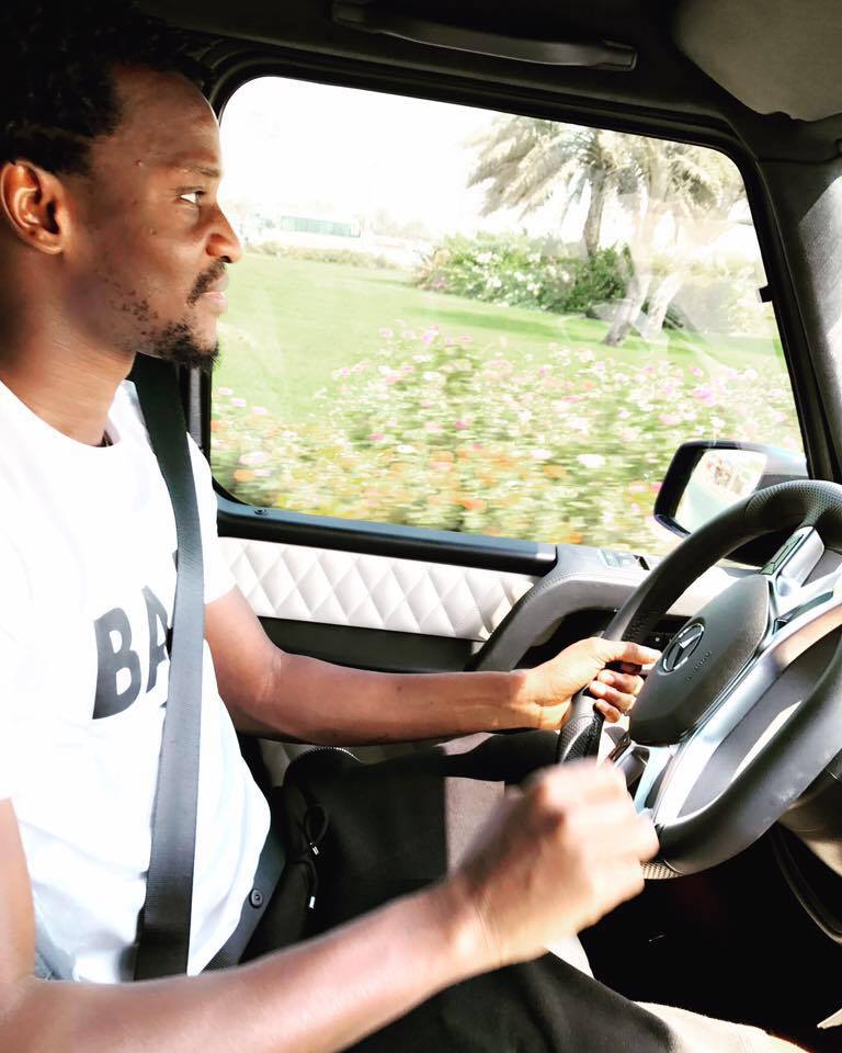 En vacances, Ibou Touré se balade avec des bolides de luxe