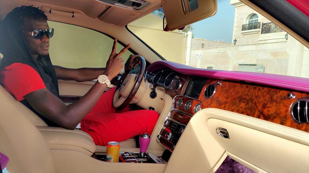 En vacances, Ibou Touré se balade avec des bolides de luxe