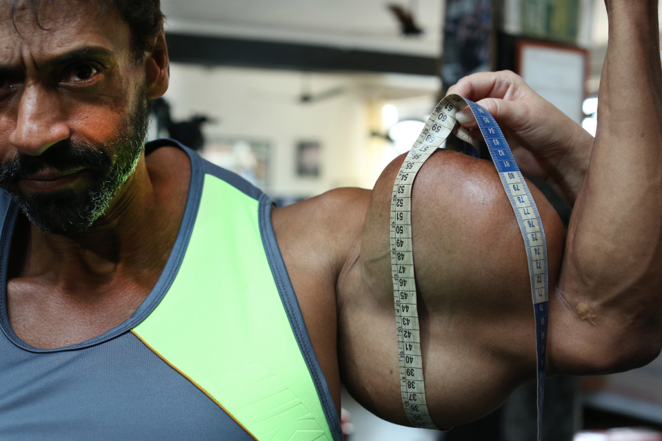 Valdir Segato, ce bodybuilder brésilien est incroyable, il s'injecte de l'huile dans les muscles, on dirait HULK.
