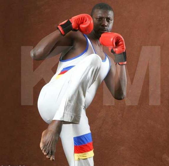 Attention!! Fallou Dieng fait de la boxe française