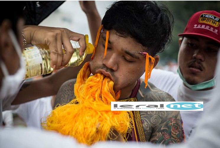 Vidéo:  : découvrez les extrêmes piercings jamais vus au festival végétarien de Pukhet