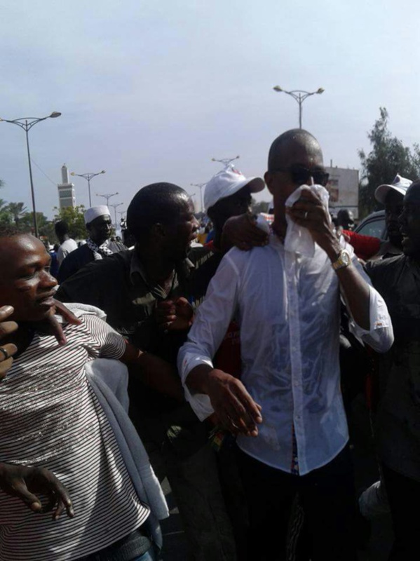 Abdoul Mbaye a respiré du gaz lacrymogène et aussi surfé avec la canicule de Dakar loin des salons feutrés.