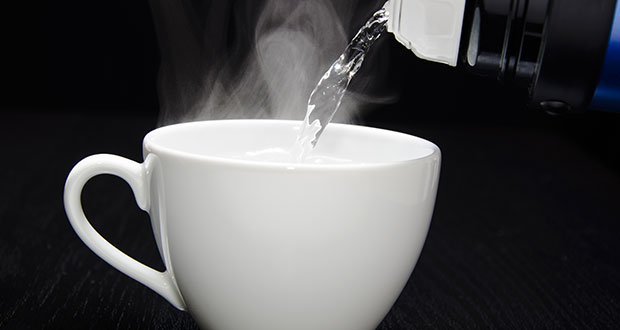 LES AVANTAGES DE L'EAU CHAUDE