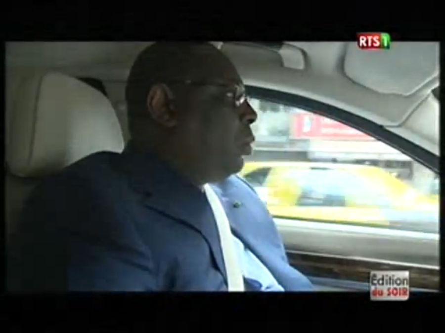 Vidéo : Quand Macky Sall roule à vive allure sur l’autoroute à péage – Regardez