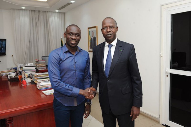 Visite de courtoisie, le chanteur Pape Diouf chez le PM Mohamed Dione.