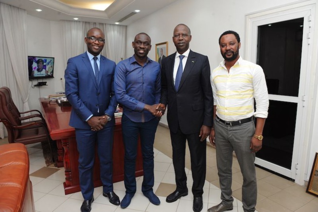 Visite de courtoisie, le chanteur Pape Diouf chez le PM Mohamed Dione.