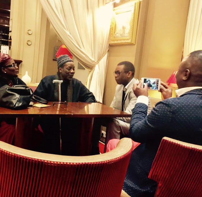 Youssou Ndour en visite chez Serigne Maodo Sy à Paris (photo DakarBuzz).