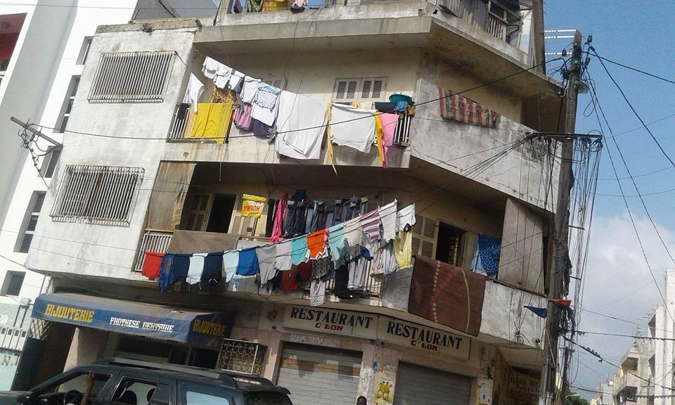 Niary Tally... du linge étendu sur des lignes téléphoniques, ça ne se passe qu'au Sénégal!!!