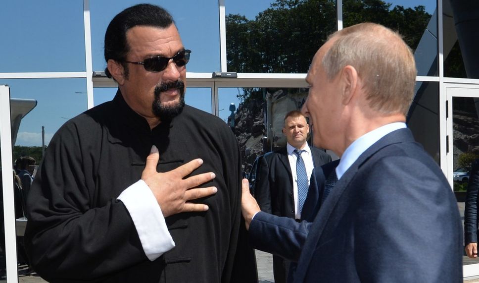 Le président russe Vladimir Poutine a signé jeudi un décret accordant la nationalité russe à l’acteur américain Steven Seagal, ancienne vedette du cinéma d’action hollywoodien.