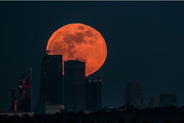 Selon les prédictions des scientifiques, le 14 novembre prochain, la Lune va paraître plus grande et plus brillante qu’elle ne l’a jamais été depuis 1948.