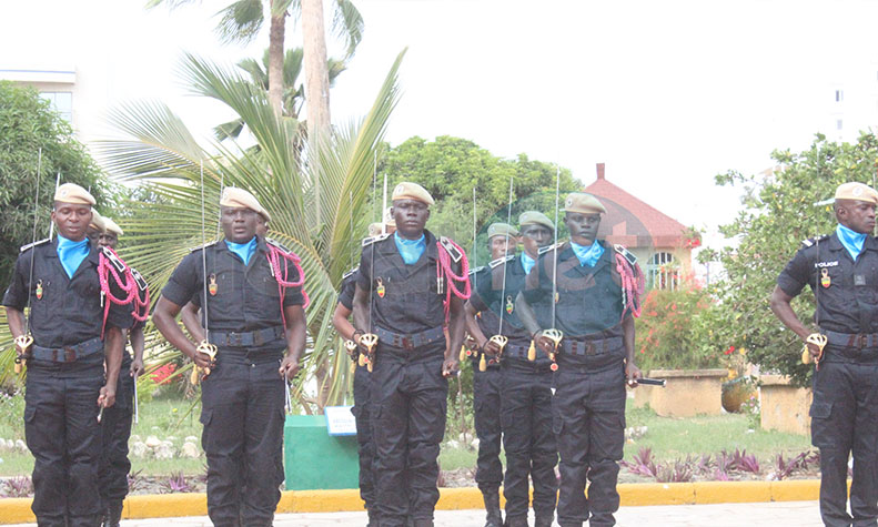 la cérémonie de la présentation de drapeau de la 43éme promotion de l’école nationale de police