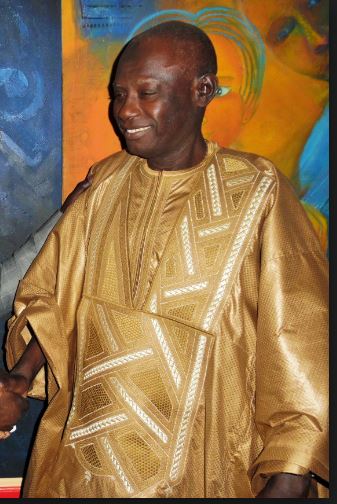 Issu d’une longue lignée de griots de l’ancienne région du Cap-Vert (actuelle région de Dakar), Ndiouga Dieng, né à Bargny dans le département de Rufisque, était électricien de formation.