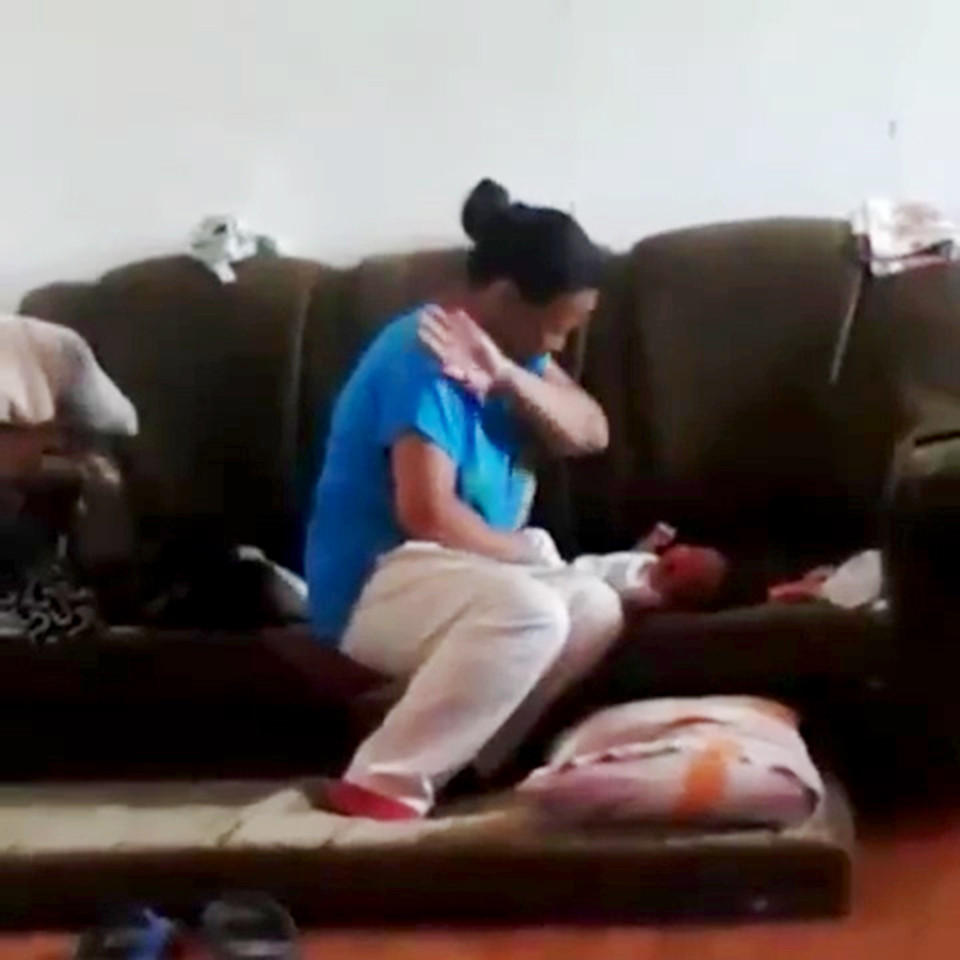 Vidéo : "âmes sensibles s'abstenir" : Une dame tabasse son bébé qui n'arrête pas de pleurer...regardez