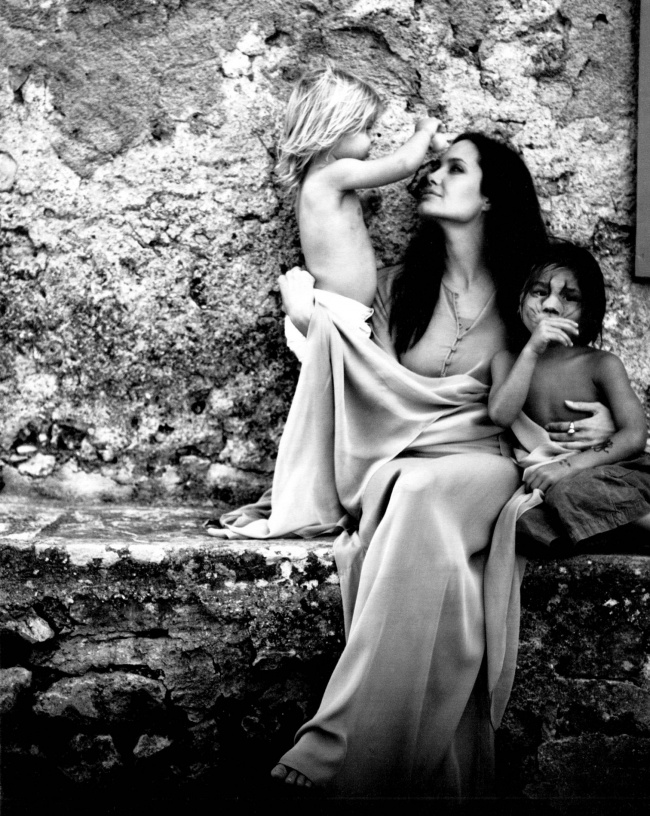 Angelina Jolie et ses enfants.