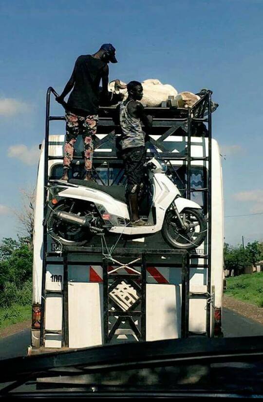 Ces images qui illustrent le mauvais comportement des conducteurs et usagers de la route au Sénégal