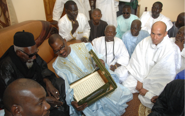 Karim Wade à Touba avec Madické Niang et Cie (photo archive).