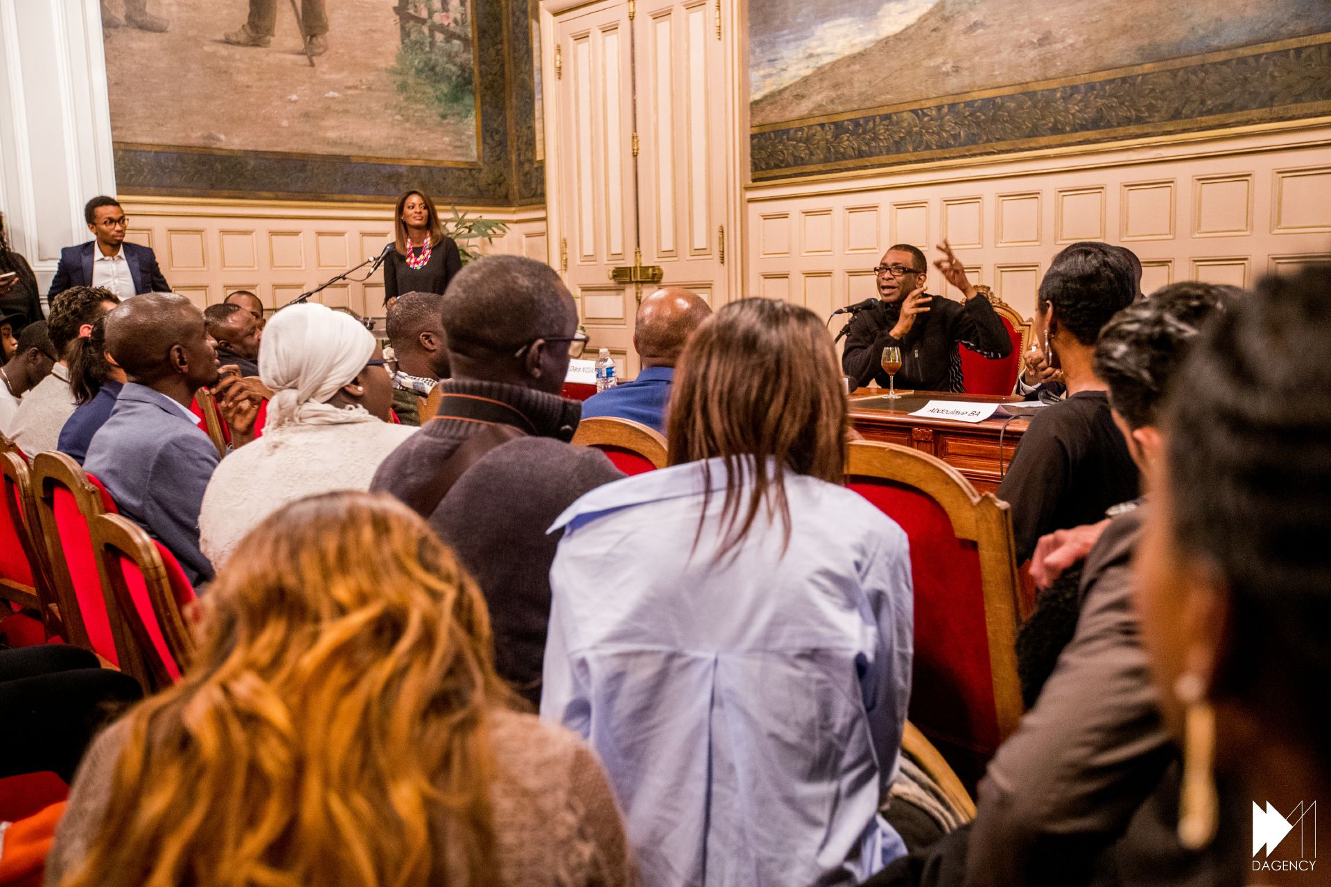 Youssou Ndour partage son expérience d'entrepreneur en Afrique lors du Give1talk organisé à la mairie du VX de Paris (images)