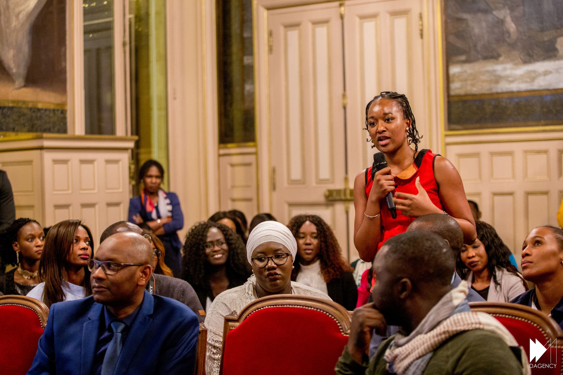 Youssou Ndour partage son expérience d'entrepreneur en Afrique lors du Give1talk organisé à la mairie du VX de Paris (images)