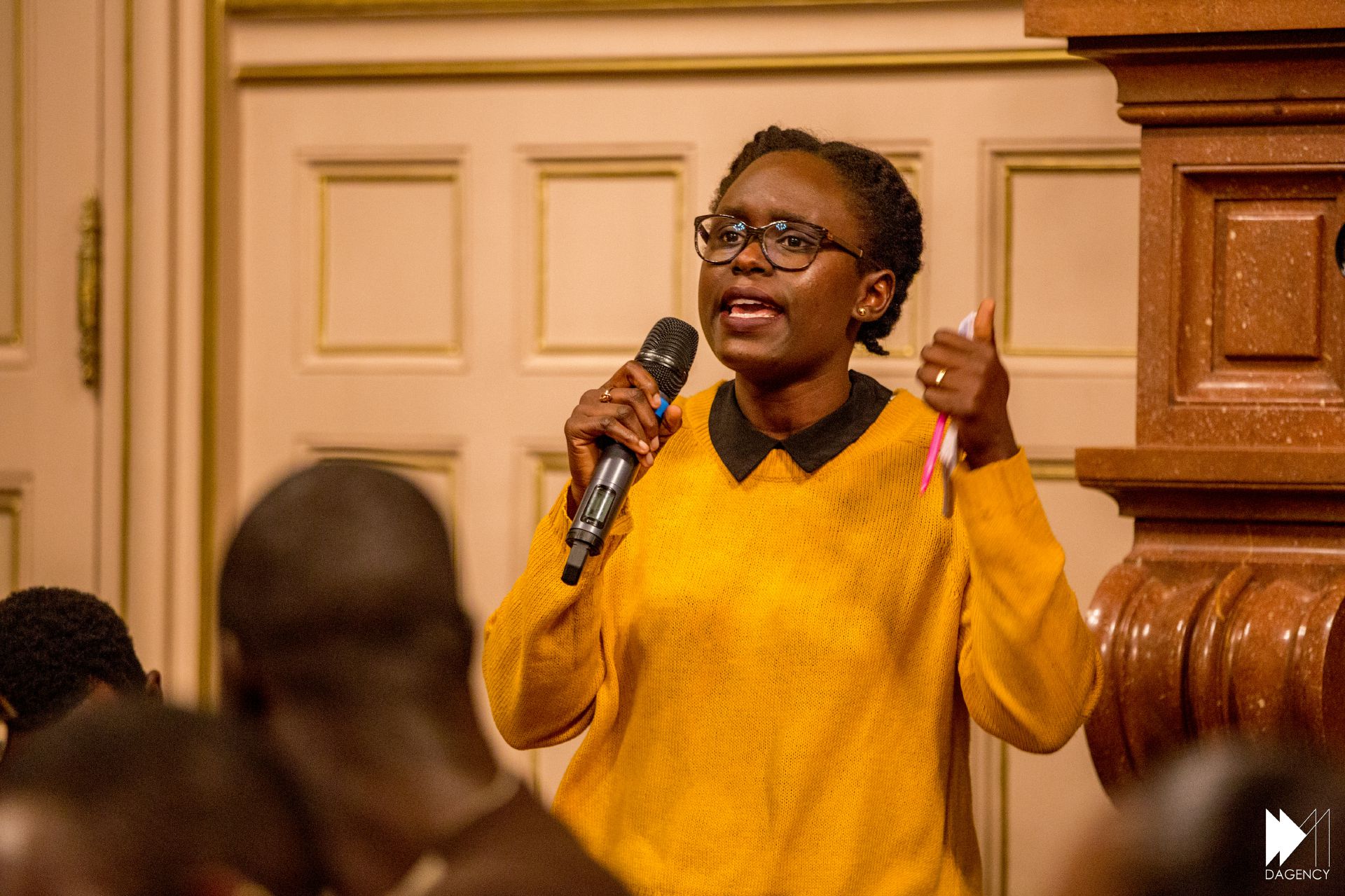 Youssou Ndour partage son expérience d'entrepreneur en Afrique lors du Give1talk organisé à la mairie du VX de Paris (images)